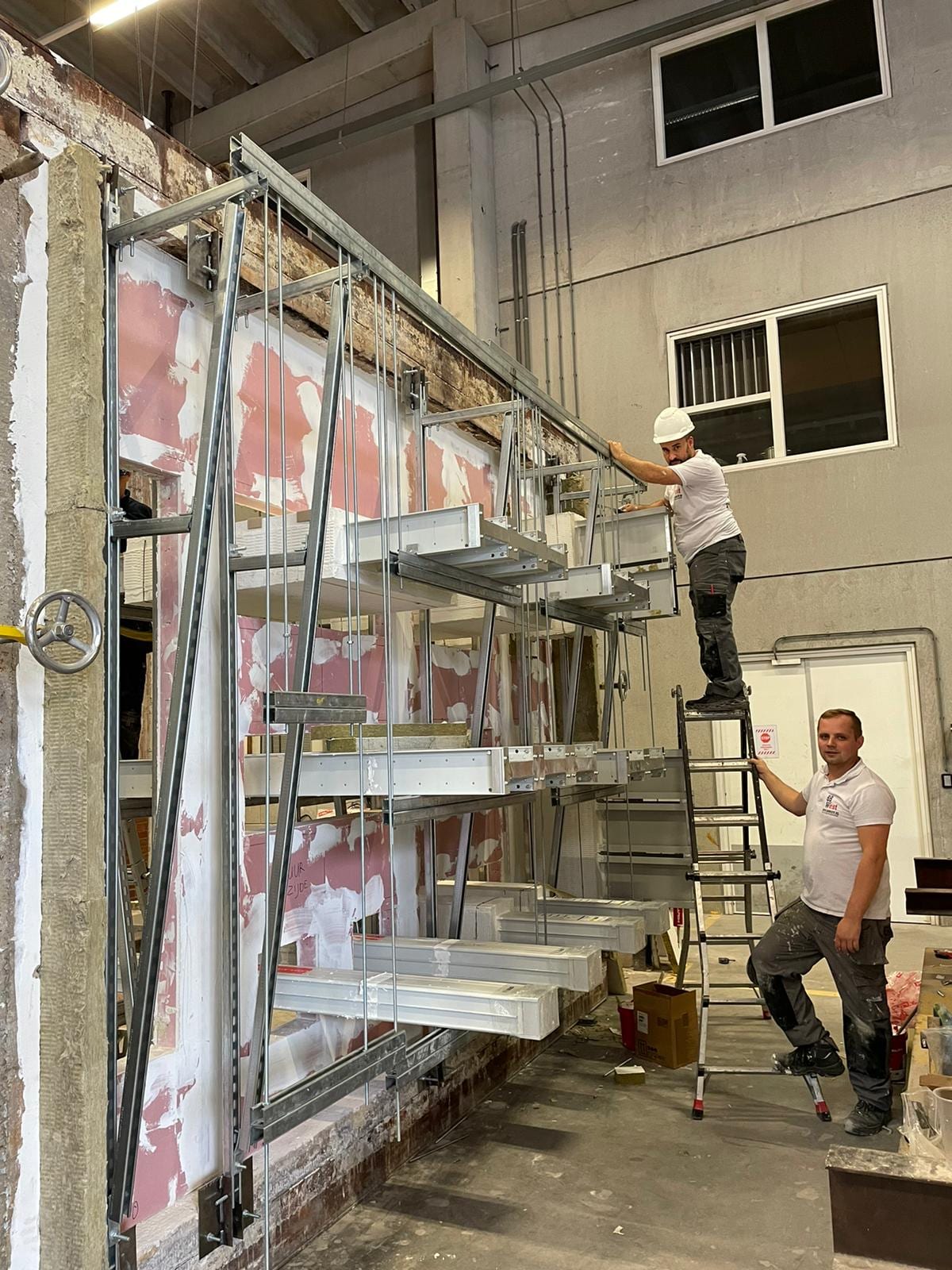BBWest-monteurs aan het werk als bouwkundig partner